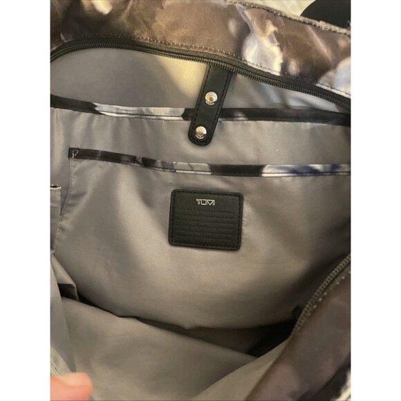 TUMI 3pc SET Voyageur laptop bag, hanging toiletry bag, and weekend tote &case - Picture 5 of 11